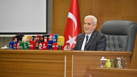 Bursa Büyükşehir Meclisi’nden eski Başkan Aktaş’ın faaliyetlerine oy birliği