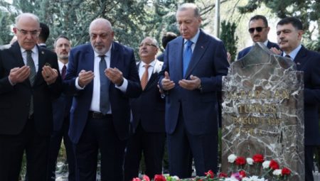 Erdoğan’dan Türkeş’in kabrine ziyaret