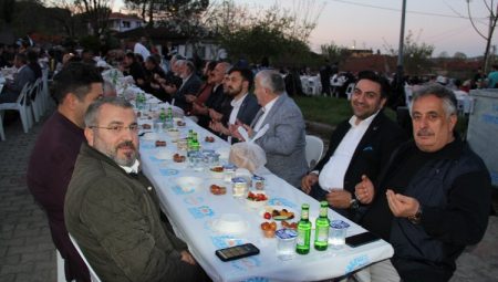 Hayırsever iş insanı Mehmet Başaran, Kadir Gecesi iftar geleneğini sürdürdü