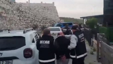 İzmir'deki 'Mahzen'de 8 gözaltı!