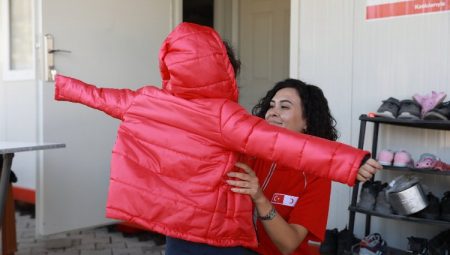 Kızılay’ın iyilik ordusu bayram öncesi yüzleri güldürdü