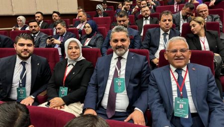 Başkan Büyükkılıç, Ak Parti Genişletilmiş İl Başkanları Toplantısı’na katıldı