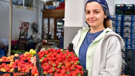 Başkan Zeyrek, hal esnafının  yüzünü güldürdü