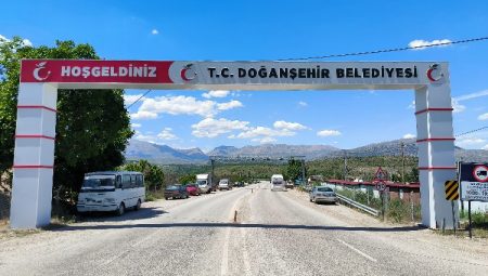 Doğanşehir’in giriş takı yenilendi