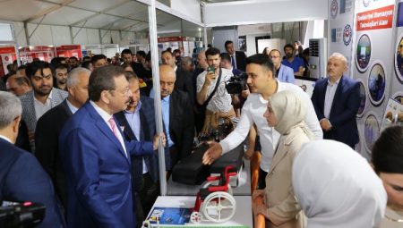 Hisarcıklıoğlu’dan Bilişim Fuarı’na tam not