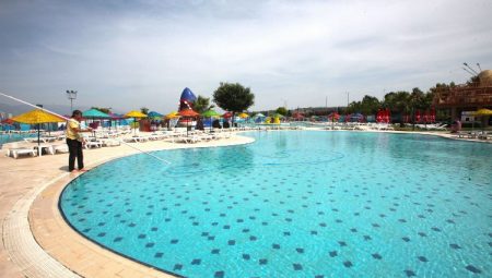 Karabağlar’da Aqua Yaşam Yüzme Havuzu açıldı