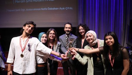 Konya’nın ‘Medeniyet’li öğrencilerine ödül