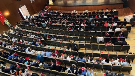 Malatya'da 'Bil Bakalım' ödüllendirdi