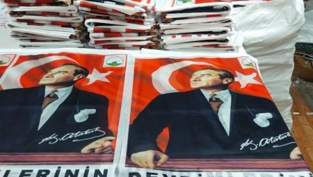 Osmangazi’den vatandaşlara Türk Bayrağı