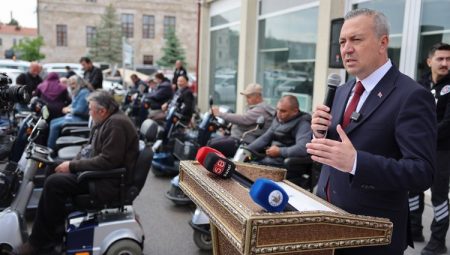 Sivas’ta engelli vatandaşlar akülü araçlarına kavuştu