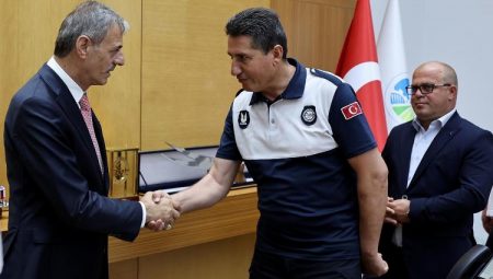 Başkan Alemdar çalışma arkadaşlarıyla bayramlaştı