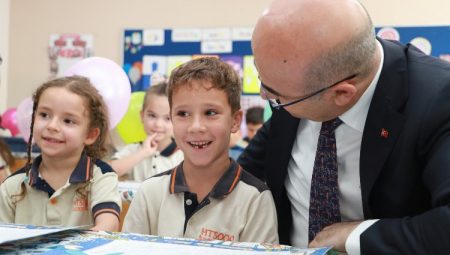 Bursa’da öğrenciler karnelerine kavuştu