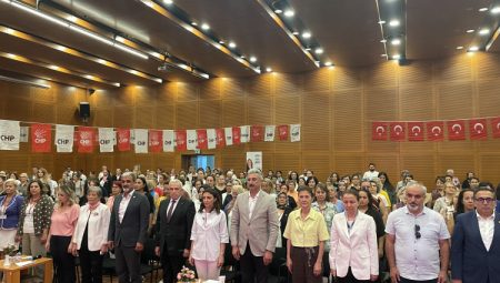 CHP Bursa İl Kadın Kolları Kongresi Merinos AKKM’de yapıldı