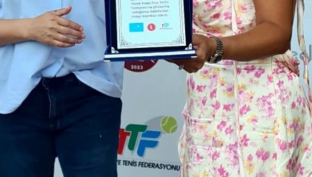 Hülya Avşar Cup’ta ödül zamanı