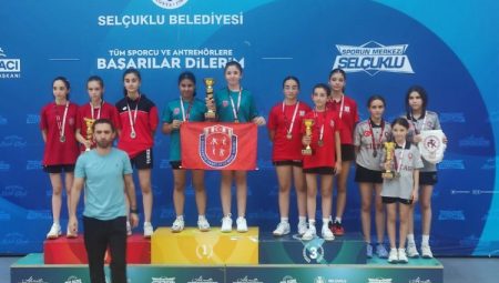 Yalovalı masa tenisçileri Türkiye üçüncüsü