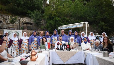 Başkan Oktay Yılmaz kadın gazetecilerle buluştu