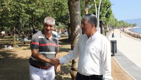 Başkan Ömeroğlu Tavşancıl sahilinde vatandaşla buluştu
