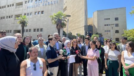 Bursa’da CHP gençlik kollarından sosyal medya kısıtlamalarına tepki