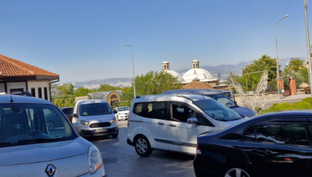Bursa’da Çekirge Meydanı trafikle boğuşuyor