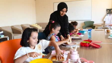 Bursa’da Osmangazi’nin atölyelerinde çocuklar hayatı öğreniyor