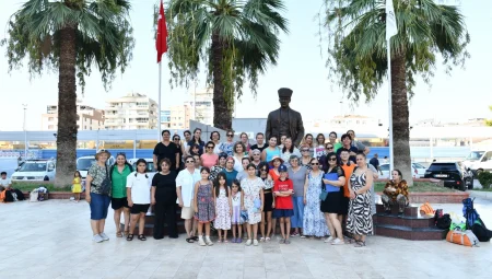 Çiğli’de kadın ve çocuklar denizle buluştu