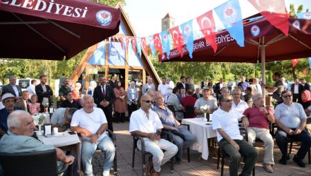 Emeklilere çay 1 lira