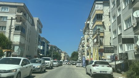 Güzelyalı’da hafta sonları ve İDO’nun geliş saatinde trafik kilitleniyor