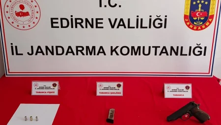 Kaçakçılık operasyonunda ruhsatsız tabanca ele geçirildi