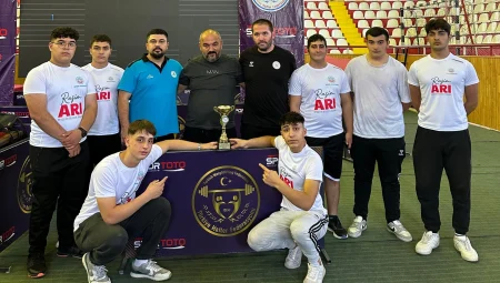 Nevşehir Belediyesi Gençlik ve Spor Kulübü Halter Takımı yıldızlarda Türkiye beşincisi oldu