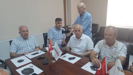 Sezonun ilk ayçiçeği ürünü 20.20 TL’ye satın alındı