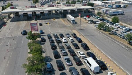 Bayramda gümrük kapılarında yolcu rekoru
