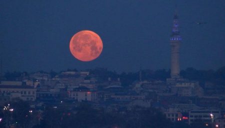 İstanbul’da baharın habercisi: Pembe Ay