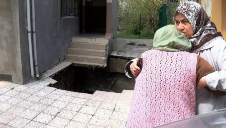 İstanbul’da endişe dolu anlar! 4 katlı binanın yeri çöktü