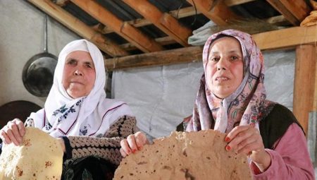 Kıtlıkla ortaya çıkan bilinmeyen lezzet: Armut Ekmeği! “İnsanlar yedikçe yiyesi geliyor”