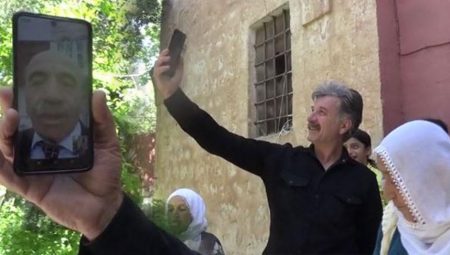 Mahalleli, boş kilisenin bahçesine akın etti! Herkes telefona sarıldı