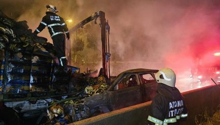 Adana’da feci kaza! TIR’a çarpıp alev alan arabadakileri etraftakiler kurtardı