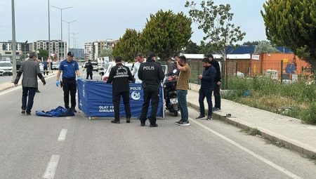 Arabasıyla önünü kesip, eşini tabancayla öldürdü