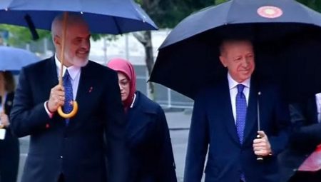 Cumhurbaşkanı Erdoğan Arnavutluk’ta: Tüm dünyaya barışı seslendireceğiz