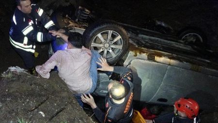 Denetimden çıkan araç dereye uçtu! 3 kişi yaralandı