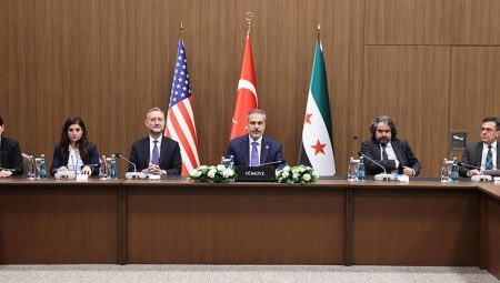 Dışişleri Bakanı Hakan Fidan, ABD’li ve Suriyeli mevkidaşlarıyla Antalya’da üçlü görüşme yaptı