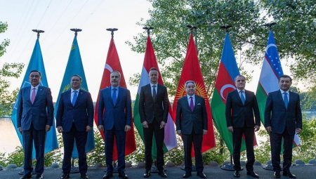 Dışişleri Bakanı Hakan Fidan TDT Gayriresmi Doruğu öncesinde meslektaşlarıyla görüştü