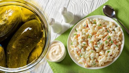 Makarna salatasına turşu suyuyla fark yaratın! Tatlar karışmıyor, lezzet patlaması