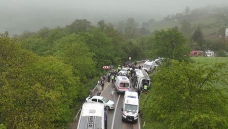 Sinop’ta öğrencileri taşıyan otobüs devrildi! Çok sayıda yaralı var