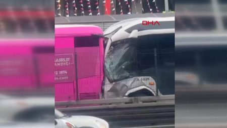 Son dakika: İstanbul’da iki metrobüs çarpıştı! Yaralılar var