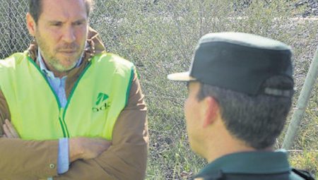 Süratli tren kabloları çalındı, beşerler mahsur kaldı