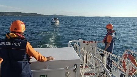 Sürüklenen tekne Çanakkale Marina’ya yanaştırıldı