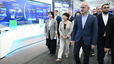 Bakan Uraloğlu teknoloji devleriyle bir ortaya geldi