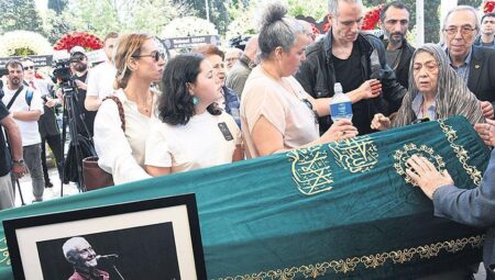 Müziklerle uğurlandı